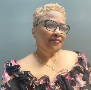 Meet your Posher, Regina